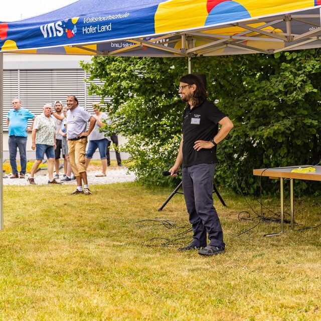 Der Sternwartenleiter wartet auf seinen Einsatz.